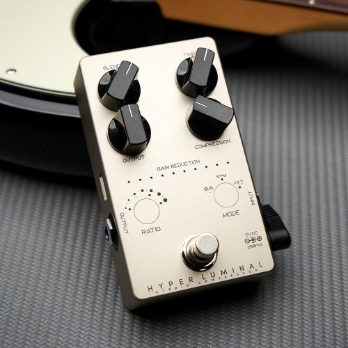 Педаль Darkglass Electronics Hyper Luminal Compressor