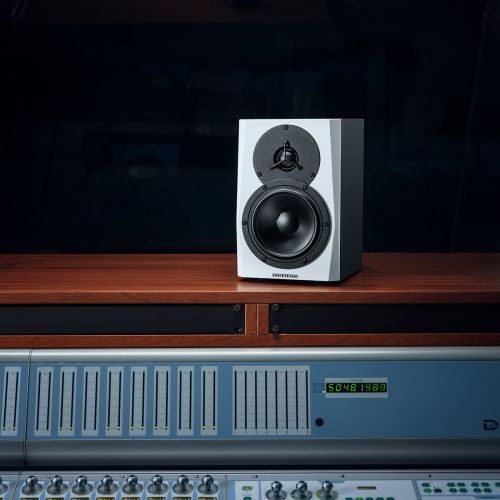 Активный студийный монитор Dynaudio LYD 5 (Черный с белым передом)