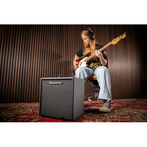 Гитарный комбоусилитель Blackstar Debut Bass 15