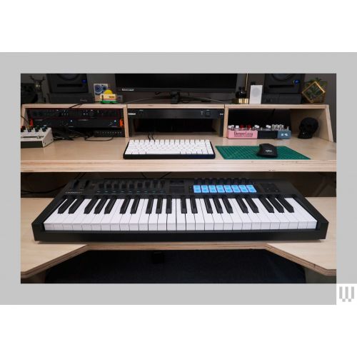 MIDI клавиатура NOVATION Launchkey 49 MK4