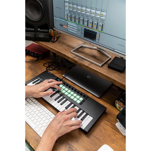 MIDI (миди) клавиатура NOVATION Launchkey Mini 37 MK4