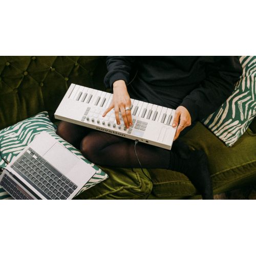 MIDI (миди) клавиатура NOVATION Launchkey Mini 37 MK4 White Edition MIDI (миди) клавиатура NOVATION Launchkey Mini 37 MK4 White Edition
