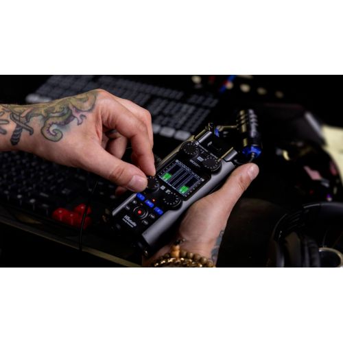 Портативный рекордер Zoom H5studio